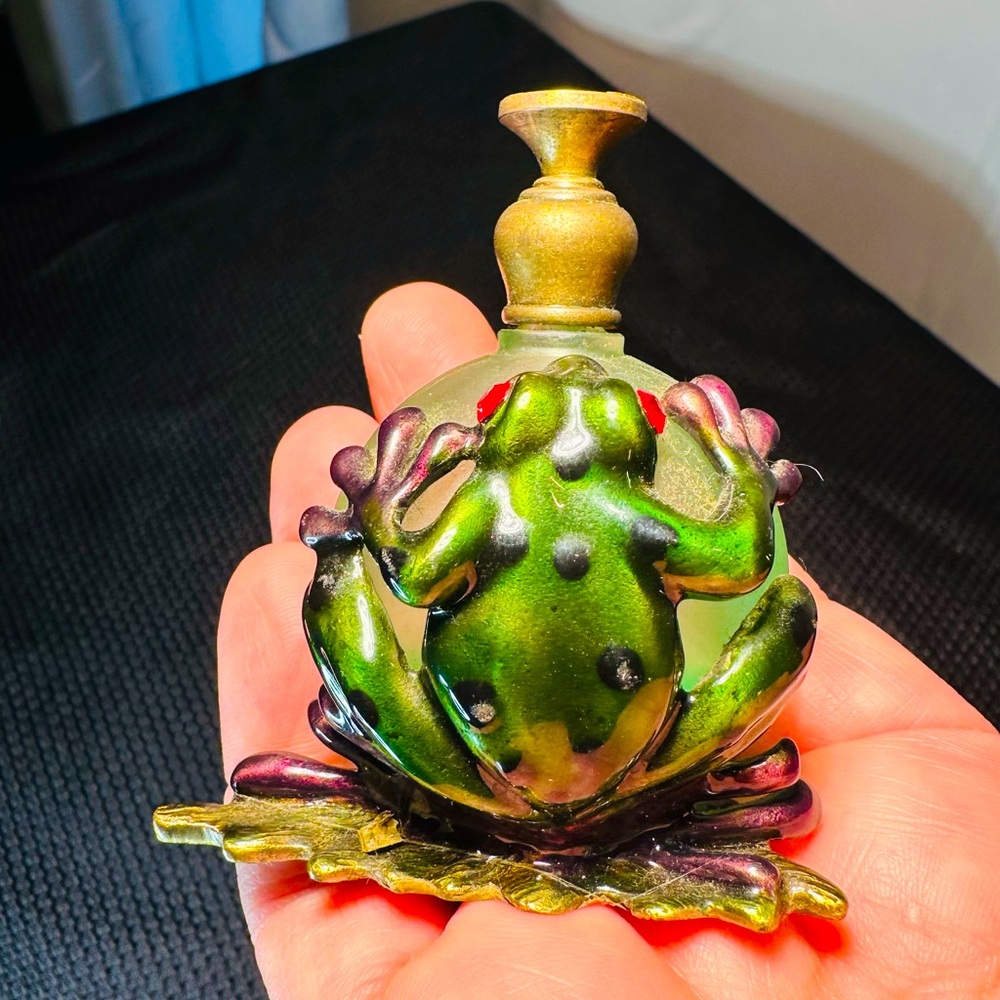 Vtg. Dart Frog, green glass, perfume bottle, No Stopper